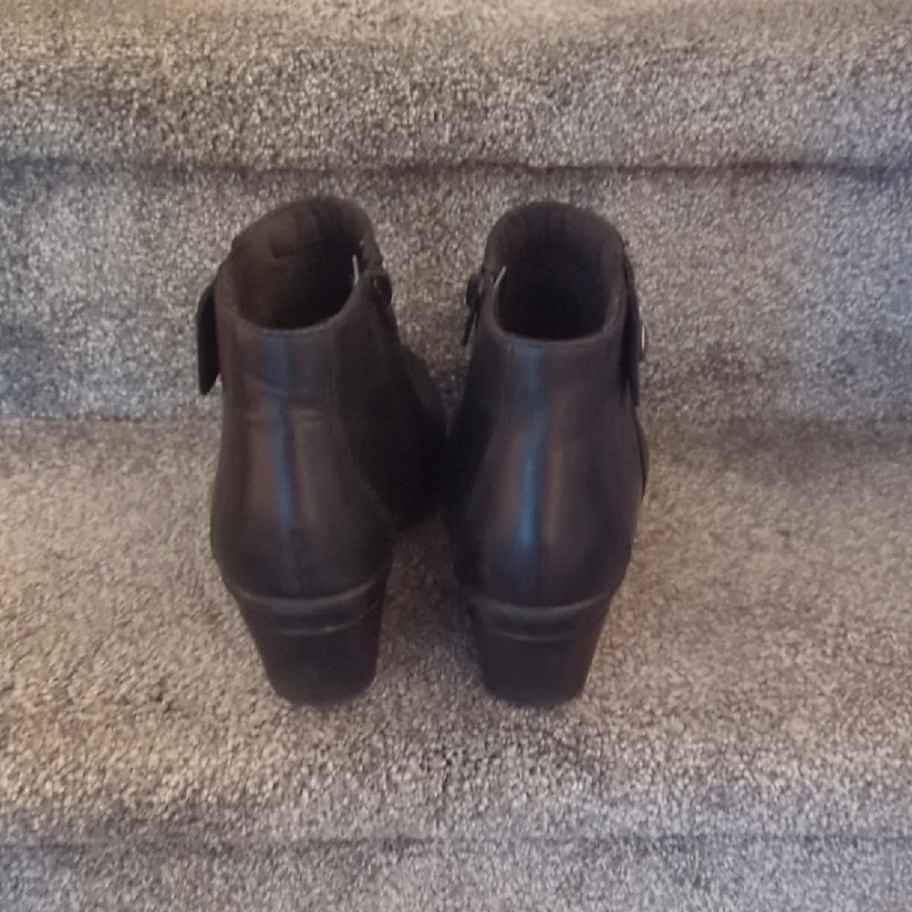 Clarks Black Leather Ankle Boots Minimalist Design